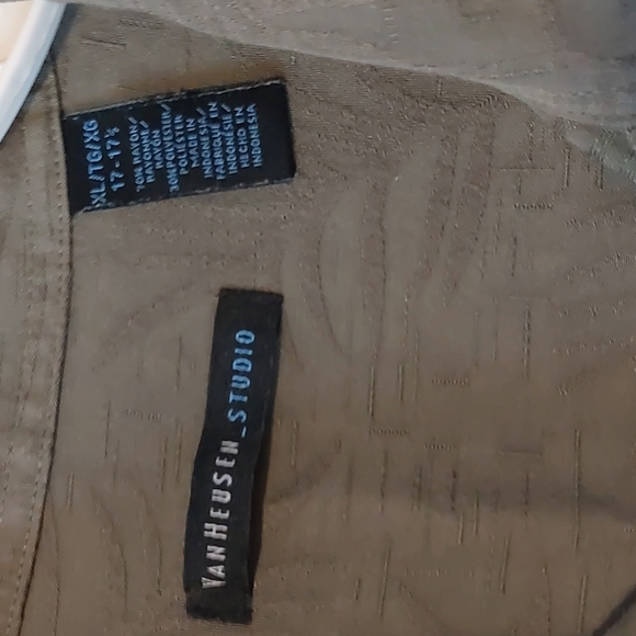 Men's Hawaiian Shirt - Picture 3 of 7